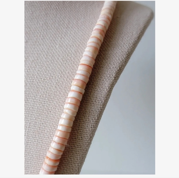 Pink Shell Necklace - Picture 3 of 4